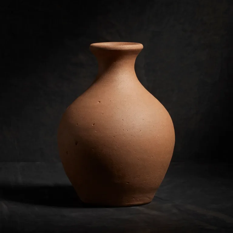 The same ceramic pot, in the dark spotlight setting